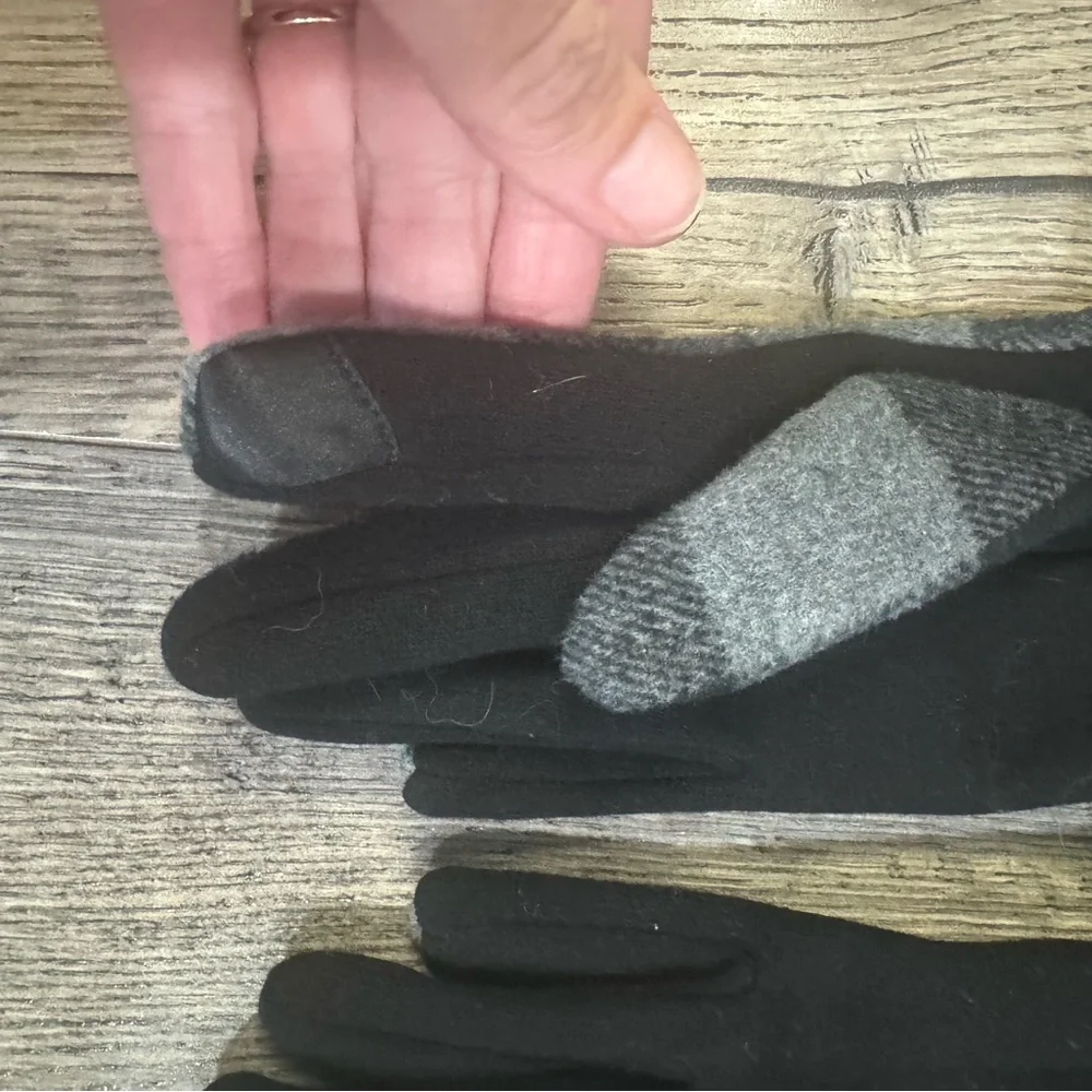 NWT MudPie Black and Grey Checkered Plaid Fur Cuff Gloves